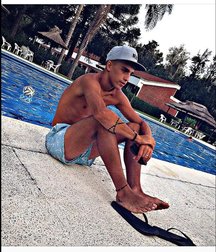 pretty boys 2 58f79d4256a85.jpg