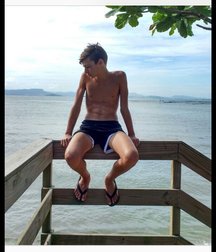 pretty boys 2 58f79d4b57632.jpg
