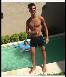 pretty boys 2 58f79d59c0c46.jpg