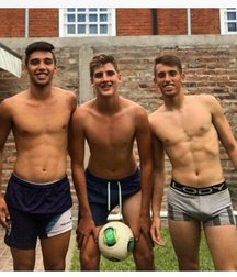 pretty boys 2 58f79d5e345f7.jpg