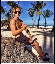 pretty boys 2 58f79d647ac8d.jpg