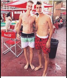 pretty boys 2 58f79d6562640.jpg
