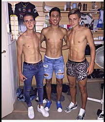 pretty boys 2 58f79d6cd21c5.jpg