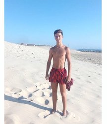 pretty boys 2 58f79d8f3f96a.jpg