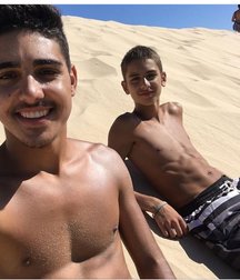 pretty boys 2 58f79d9a52000.jpg