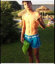 pretty boys 2 58f79d9e3eaa5.jpg