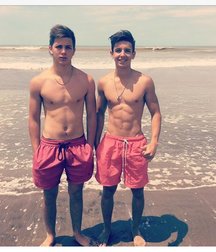 pretty boys 2 58f79da94929c.jpg