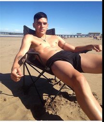 pretty boys 2 58f79dade5e5f.jpg
