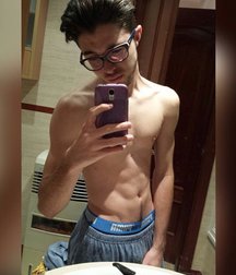 pretty boys 59159a5f82210.jpg