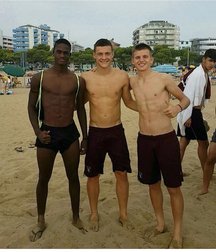 pretty boys 59159a76b7e81.jpg