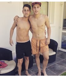 pretty boys 59159a8a84605.jpg