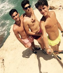 pretty boys 2 59159aefd818b.jpg