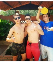 pretty boys 2 59159afb5e235.jpg