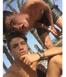 pretty boys 2 59159afc4bd25.jpg