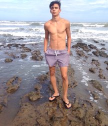 pretty boys 2 59159b0dd9478.jpg