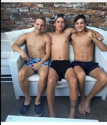 pretty boys 5925b4d8e242e.jpg