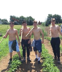 pretty boys 5925b4fca516a.jpg