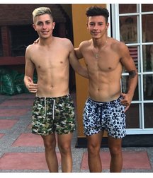 pretty boys 5925b52f54ab7.jpg