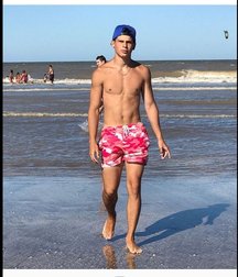 pretty boys 592ef6195d558.jpg