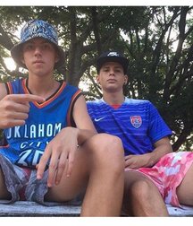 pretty boys 592ef61d32a1a.jpg