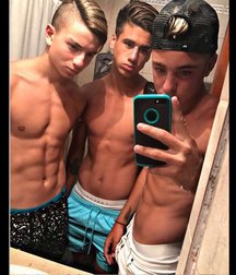 pretty boys 592ef61e2224b.jpg