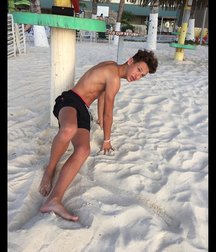 pretty boys 592ef63f5e2c3.jpg