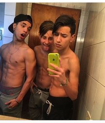 pretty boys 592ef652755de.jpg