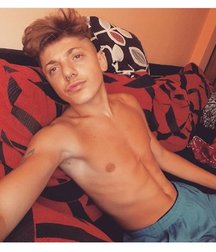 pretty boys 592ef6584cfea.jpg