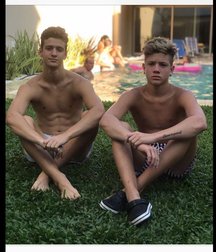 pretty boys 2 5960f9541fb0e.jpg