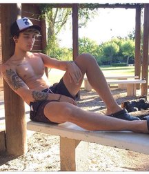 pretty boys 2 5960f96b65796.jpg