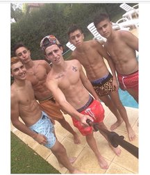 pretty boys 1 59a00ae3e80bf.jpg