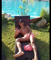 pretty boys 1 59a00aea6b126.jpg