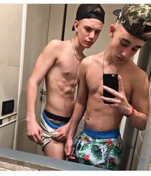 pretty boys 1 59a00b100f27a.jpg