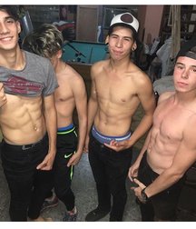 pretty boys 1 59a00b1100ff0.jpg