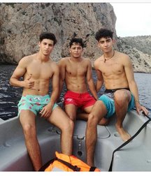 pretty boys 2 59a00b4c0203c.jpg