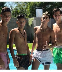 pretty boys 2 59a00b5c1f9e6.jpg