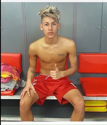 pretty boys 59ecb4839e3bf.jpg
