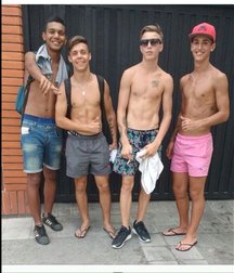 pretty boys 59ecb485a152f.jpg