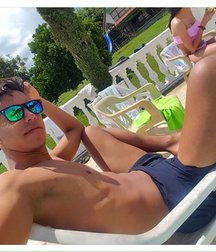 pretty boys 2 59ecb6671aa5d.jpg