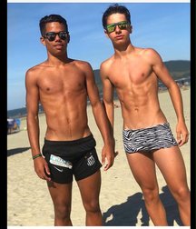 pretty boys 3 59ecb74828271.jpg
