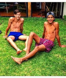 pretty boys 3 59ecb7b2bfc33.jpg