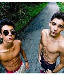 pretty boys 3 59ecb7c0ba694.jpg