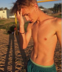 pretty boys 5a48dbb73f112.jpg