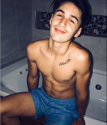 pretty boys 5a48dbfcdfad7.jpg