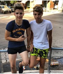 pretty boys 5a525e4b9c6ed.jpg