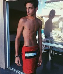 pretty boys 5a525e4f5e7e1.jpg