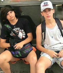 pretty boys 5a525e6729d3a.jpg