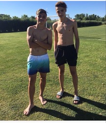 pretty boys 5a8ac052a0f50.jpg
