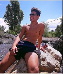 pretty boys 5a8ac05f73bfa.jpg