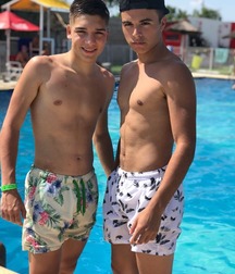 pretty boys 5a8ac080737e0.jpg